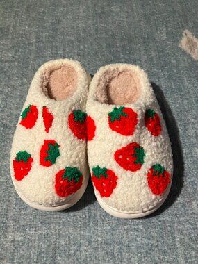 IceUnicorn Kids Slippers Warm Soft Plush Memory Foam House Slippers, Size 11-12